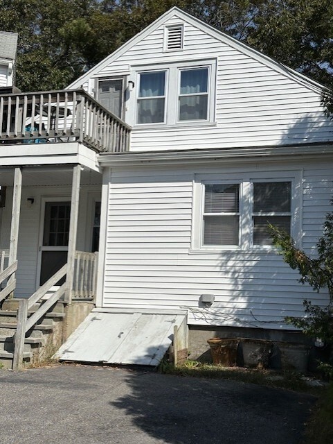 398 Shore Rd in Bourne, MA - Building Photo