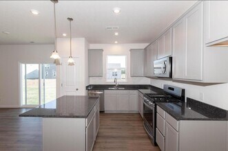 105 Hutchison St in South Bloomfield, OH - Building Photo - Building Photo