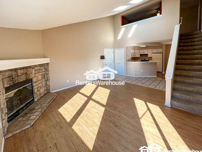 12093 W Cross Dr in Littleton, CO - Building Photo - Building Photo
