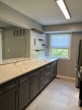 317 Homeland Southway, Unit 2A in Baltimore, MD - Foto de edificio - Building Photo