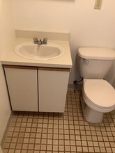 35 Cambridge Rd, Unit #402 in Woburn, MA - Foto de edificio - Building Photo