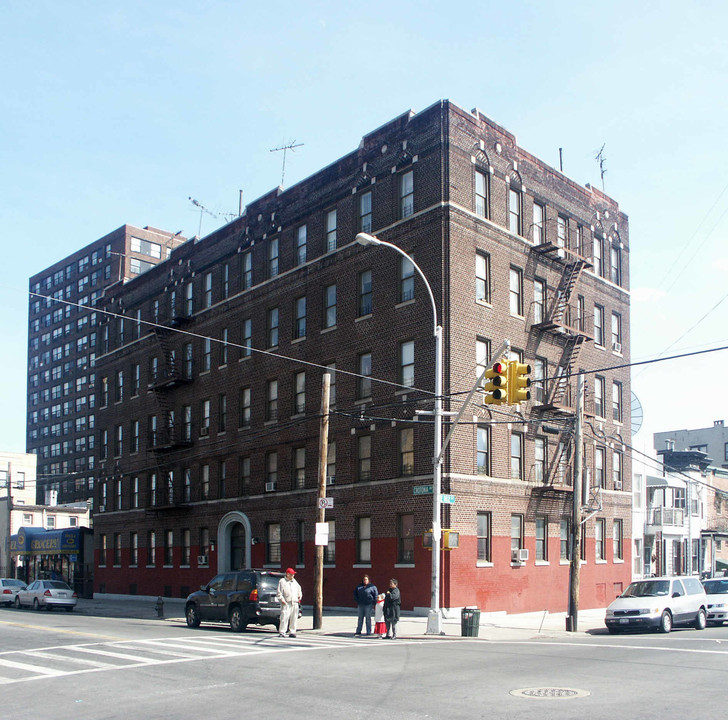 2174 Crotona Ave in Bronx, NY - Foto de edificio