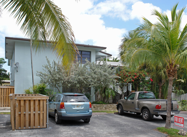 2429 NE 11th St in Fort Lauderdale, FL - Building Photo - Building Photo