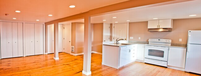 2119 11th Ave W, Unit 2117 in Seattle, WA - Foto de edificio - Building Photo