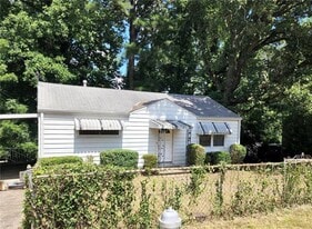 6279 Susan Ln in Atlanta, GA - Building Photo