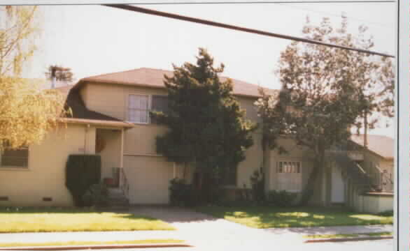 618-620 622 E Santa Inez Ave in San Mateo, CA - Building Photo - Building Photo