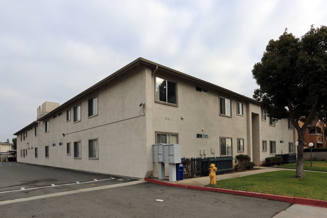 Parkway Club in El Cajon, CA - Building Photo