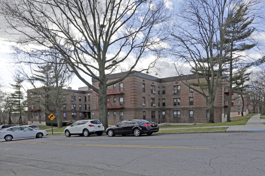 Cunningham Heights in Jamaica, NY - Building Photo