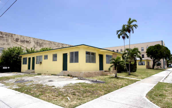 401 SW 8th Ct in Miami, FL - Building Photo - Building Photo