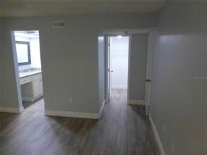 110 Lakeside Dr in Oldsmar, FL - Building Photo - Building Photo