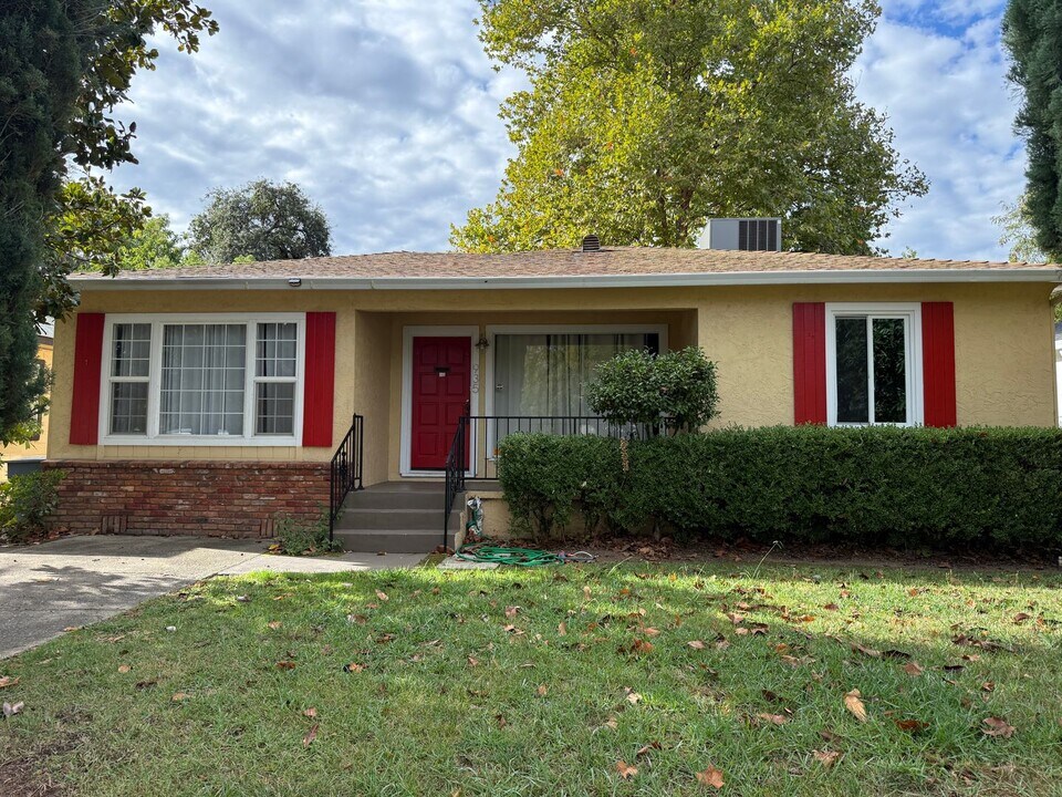935 Lincoln St in Redding, CA - Building Photo