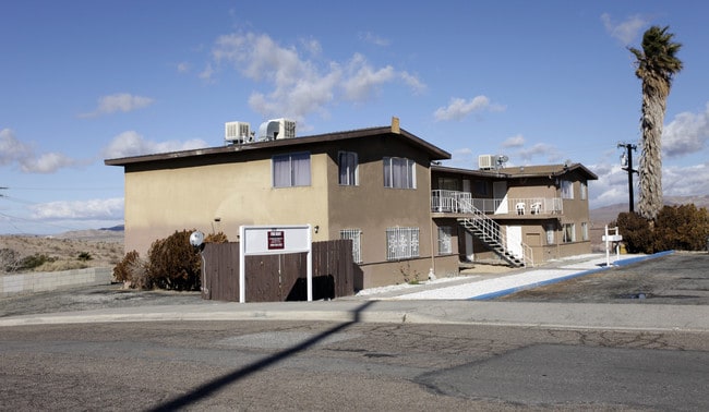 175 W Grace St in Barstow, CA - Foto de edificio - Building Photo