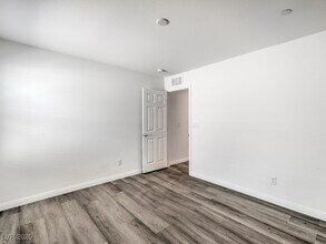 6077 Castle Gardens Ave in Las Vegas, NV - Building Photo - Building Photo