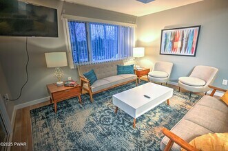 413 Sunset Forest Dr in Hawley, PA - Building Photo - Building Photo