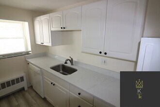 47 Broadway, Unit 11 in Arlington, MA - Foto de edificio - Building Photo