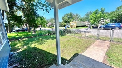 1811 Pine Ave in Bay City, TX - Building Photo - Building Photo