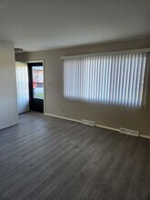 West View Townhomes in Milwaukee, WI - Foto de edificio - Building Photo