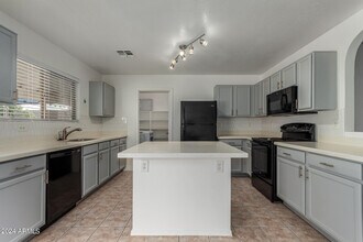 10513 W Louise Dr in Peoria, AZ - Building Photo - Building Photo