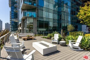 705 W 9th St in Los Angeles, CA - Building Photo