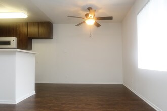 Gateway Tarzana Apartments in Tarzana, CA - Building Photo - Interior Photo