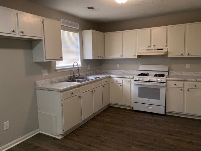 238 E King St in Jackson, TN - Building Photo - Building Photo