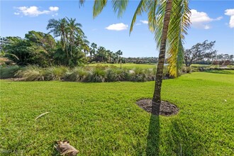 9844 Venezia Cir in Naples, FL - Foto de edificio - Building Photo