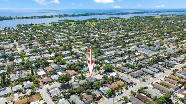 1613 N J Terrace in Lake Worth Beach, FL - Building Photo - Building Photo