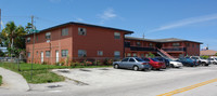 521 NW 35th Ct in Pompano Beach, FL - Foto de edificio - Building Photo