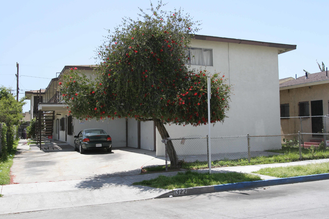 1322 E Esther St in Long Beach, CA - Building Photo