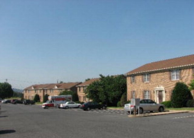 Lexington Square Apartments in Harrisonburg, VA - Building Photo