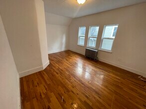 91 Devon St, Unit 3 in Boston, MA - Foto de edificio - Building Photo