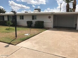 10315 W Oakmont Dr in Sun City, AZ - Building Photo
