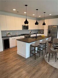 525 North Avenue NE photo'