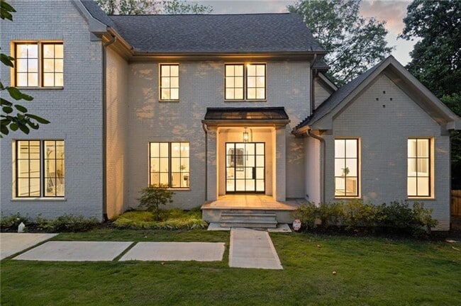 1074 Moores Mill Rd NW in Atlanta, GA - Building Photo - Building Photo