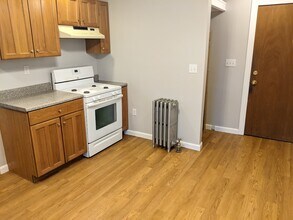 66 Brock St, Unit #3 in Boston, MA - Foto de edificio - Building Photo