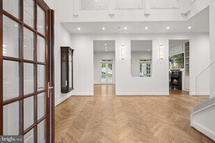 1404 Wynhurst Ln in Vienna, VA - Building Photo