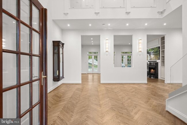 property at 1404 Wynhurst Ln