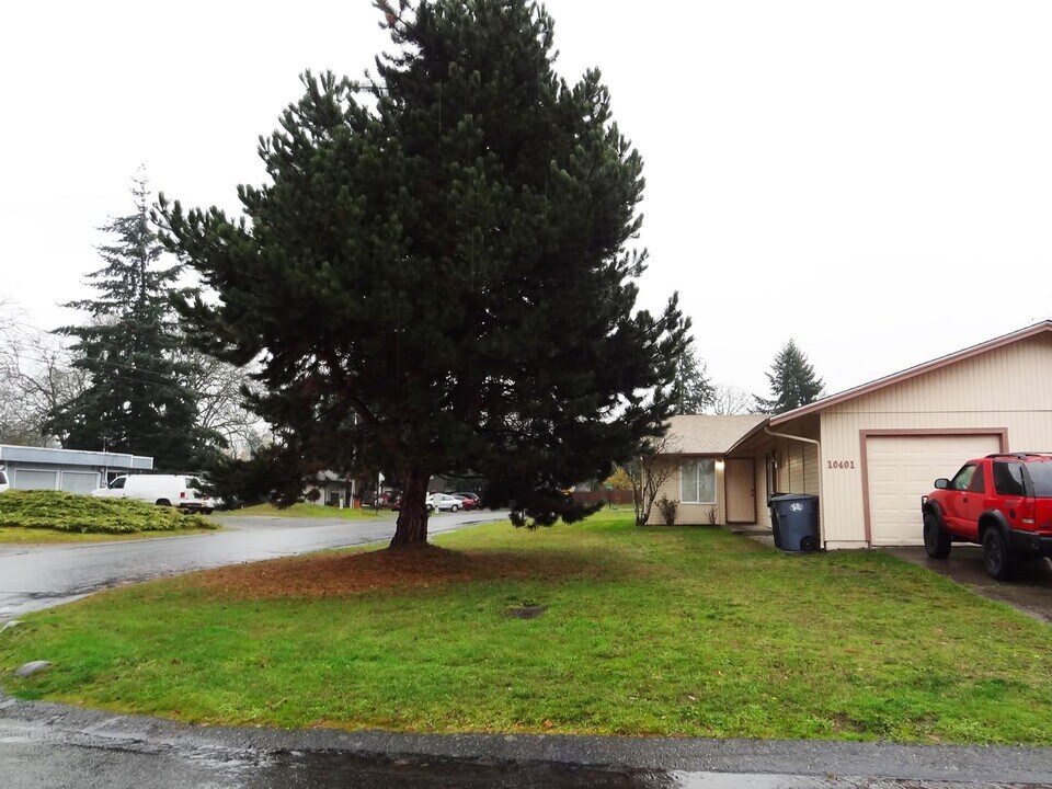 10401 13th Ave Ct S in Tacoma, WA - Building Photo