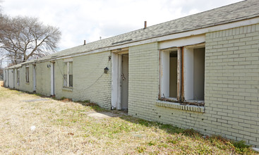 300 55th St in Fairfield, AL - Foto de edificio - Building Photo