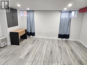 153 Woodhaven Rd in Kitchener, ON - Building Photo - Building Photo