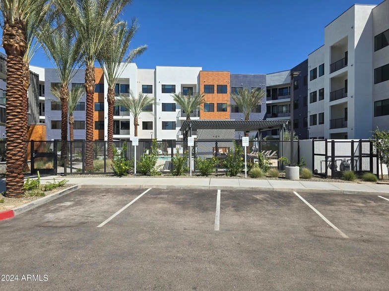 2500 E Marco Polo Rd, Unit B2 in Phoenix, AZ - Building Photo