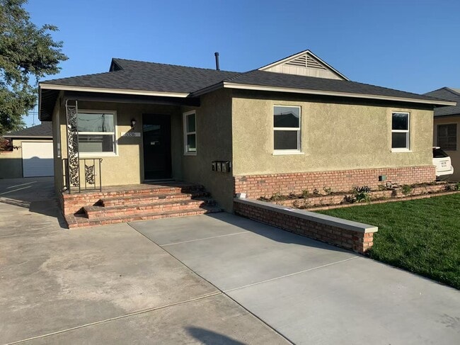 property at 5336 Huddart Ave