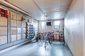 2876 Humboldt Ave S in Minneapolis, MN - Building Photo - Building Photo