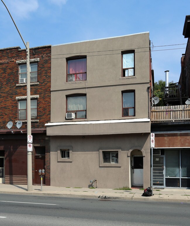 829 King St E in Hamilton, ON - Building Photo - Building Photo