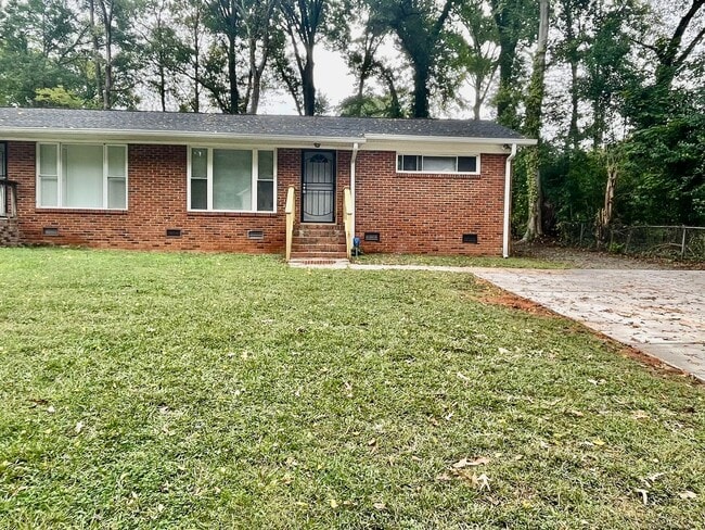 2937 Burgess Dr in Charlotte, NC - Building Photo - Building Photo