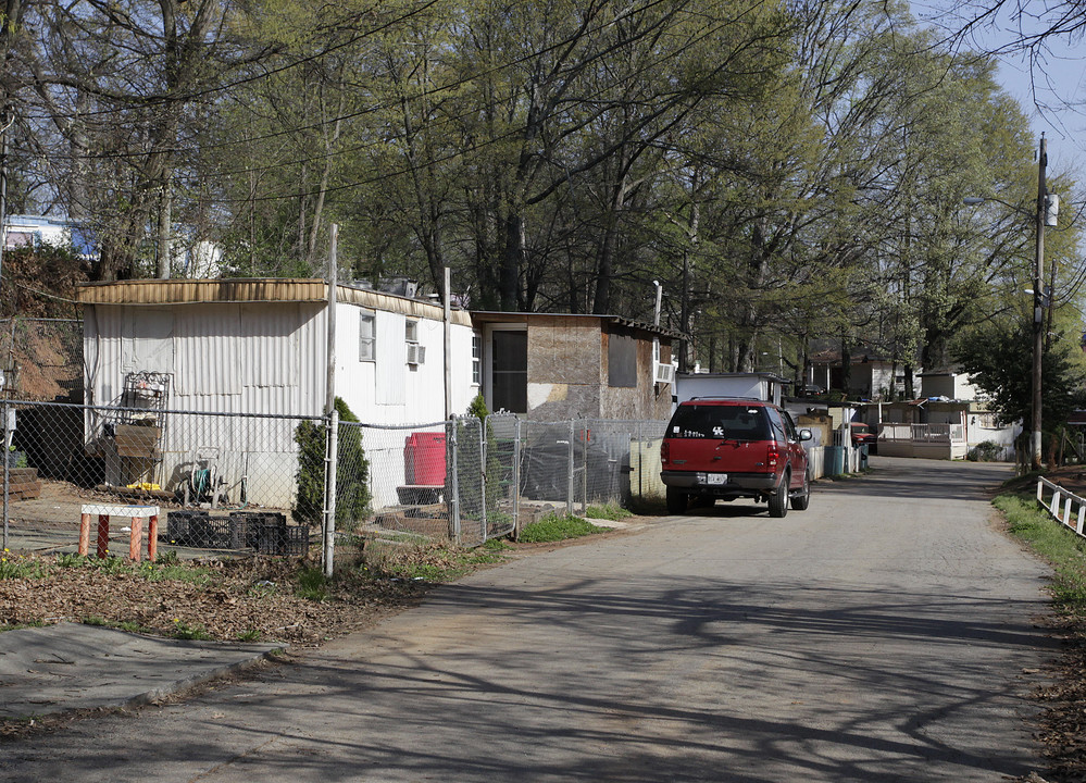 Longview Mobile Home Park in Atlanta, GA - Building Photo