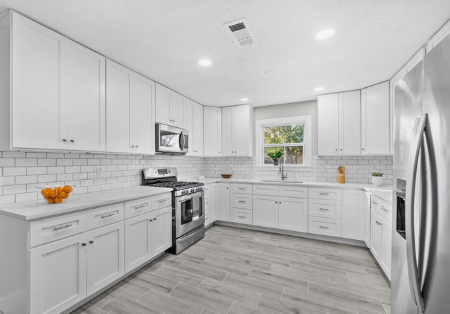 8050 Tavenor Ln in Houston, TX - Building Photo - Building Photo