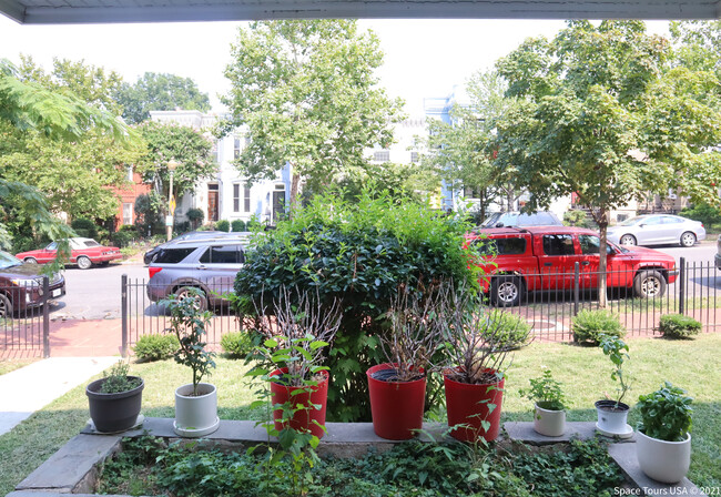 618 12th St NE in Washington, DC - Foto de edificio - Building Photo