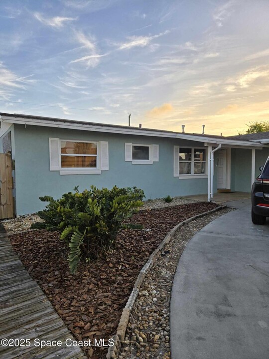 261 Narvaez Dr in Titusville, FL - Building Photo