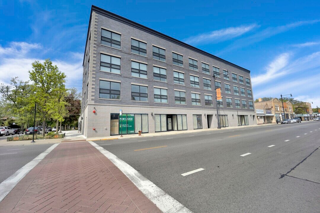 4350 W Lawrence Ave, Unit 303 in Chicago, IL - Building Photo